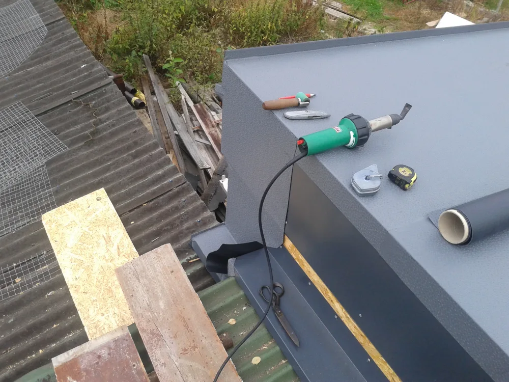 Je tu podzim, naši izolatéři jdou z akce do akce